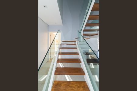 Apartamento à venda com 106m², 3 quartos e 2 vagas Apartamento à venda com 106m², 3 quartos e 2 vagasEscada