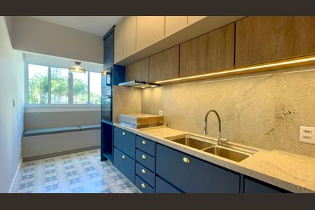 Cozinha de apartamento para alugar com 2 quartos, 80m² em Cerqueira César, São Paulo