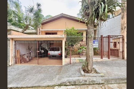Fachada de casa à venda com 3 quartos, 110m² em Campo Grande, São Paulo