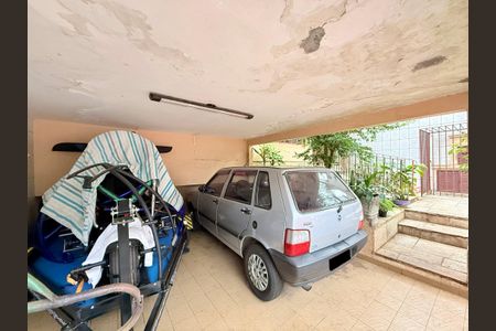 Garagem de casa à venda com 3 quartos, 110m² em Campo Grande, São Paulo