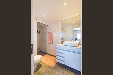 Apartamento à venda com 134m², 3 quartos e 1 vaga Apartamento à venda com 134m², 3 quartos e 1 vagaBanheiro - Suíte 1