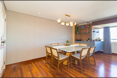 Apartamento à venda com 134m², 3 quartos e 1 vaga Apartamento à venda com 134m², 3 quartos e 1 vagaSala
