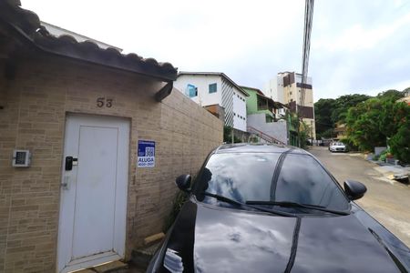 Casa de condomínio para alugar com 200m², 3 quartos e 2 vagas Casa de condomínio para alugar com 200m², 3 quartos e 2 vagasFachada