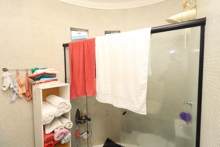 Casa de condomínio para alugar com 200m², 3 quartos e 2 vagas Casa de condomínio para alugar com 200m², 3 quartos e 2 vagasBanheiro da Suíte 2