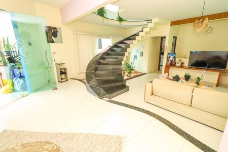 Casa de condomínio para alugar com 200m², 3 quartos e 2 vagas Casa de condomínio para alugar com 200m², 3 quartos e 2 vagasSala