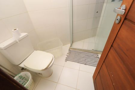 Casa de condomínio para alugar com 200m², 3 quartos e 2 vagas Casa de condomínio para alugar com 200m², 3 quartos e 2 vagasBanheiro da Suíte 1