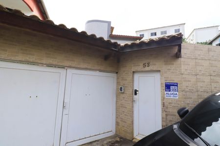 Casa de condomínio para alugar com 200m², 3 quartos e 2 vagas Casa de condomínio para alugar com 200m², 3 quartos e 2 vagasFachada