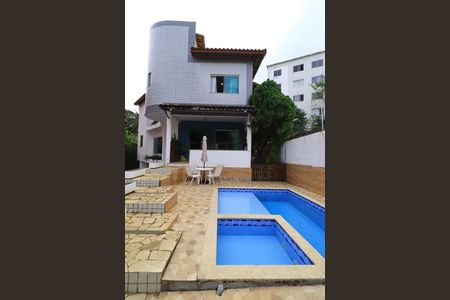 Casa de condomínio para alugar com 200m², 3 quartos e 2 vagas Casa de condomínio para alugar com 200m², 3 quartos e 2 vagasÁrea comum - Piscina