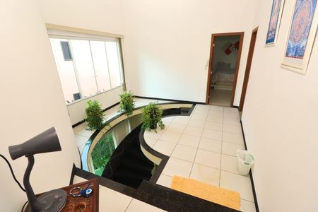 Casa de condomínio para alugar com 200m², 3 quartos e 2 vagas Casa de condomínio para alugar com 200m², 3 quartos e 2 vagasmesanino