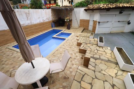 Casa de condomínio para alugar com 200m², 3 quartos e 2 vagas Casa de condomínio para alugar com 200m², 3 quartos e 2 vagasÁrea comum - Piscina