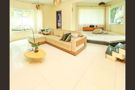Sala de casa de condomínio para alugar com 3 quartos, 200m² em Jardim Placaford, Salvador