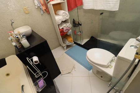 Casa de condomínio para alugar com 200m², 3 quartos e 2 vagas Casa de condomínio para alugar com 200m², 3 quartos e 2 vagasBanheiro da Suíte 2