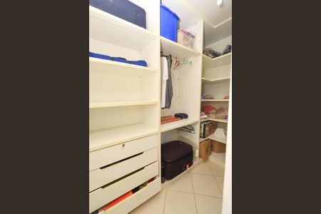 Casa de condomínio para alugar com 200m², 3 quartos e 2 vagas Casa de condomínio para alugar com 200m², 3 quartos e 2 vagasCloset da suíte 1