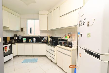 Casa de condomínio para alugar com 200m², 3 quartos e 2 vagas Casa de condomínio para alugar com 200m², 3 quartos e 2 vagasCozinha
