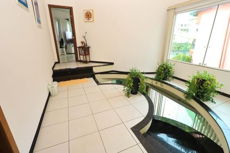 Casa de condomínio para alugar com 200m², 3 quartos e 2 vagas Casa de condomínio para alugar com 200m², 3 quartos e 2 vagasmesanino