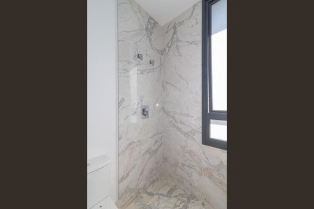 Apartamento à venda com 301m², 4 quartos e 4 vagas Apartamento à venda com 301m², 4 quartos e 4 vagasBanheiro 2 da Suíte 1