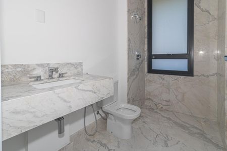 Apartamento à venda com 301m², 4 quartos e 4 vagas Apartamento à venda com 301m², 4 quartos e 4 vagasBanheiro da Suíte 2