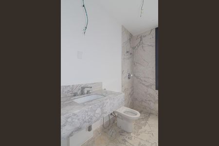 Apartamento à venda com 301m², 4 quartos e 4 vagas Apartamento à venda com 301m², 4 quartos e 4 vagasBanheiro 2 da Suíte 1