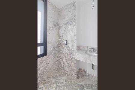 Apartamento à venda com 301m², 4 quartos e 4 vagas Apartamento à venda com 301m², 4 quartos e 4 vagasBanheiro 1 da Suíte 1