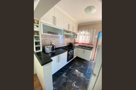 Casa à venda com 166m², 2 quartos e 3 vagas Casa à venda com 166m², 2 quartos e 3 vagasCozinha planejada com eletrodomésticos novos