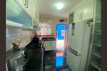 Casa à venda com 166m², 2 quartos e 3 vagas Casa à venda com 166m², 2 quartos e 3 vagasCozinha planejada com eletrodomésticos novos