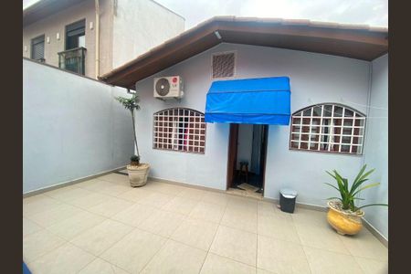 Casa à venda com 166m², 2 quartos e 3 vagas Casa à venda com 166m², 2 quartos e 3 vagasQuintal