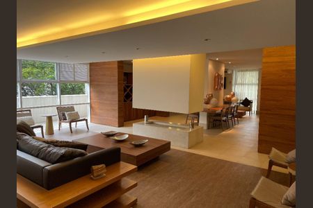Apartamento para alugar com 242m², 4 quartos e 4 vagas Apartamento para alugar com 242m², 4 quartos e 4 vagasSalão de Festas