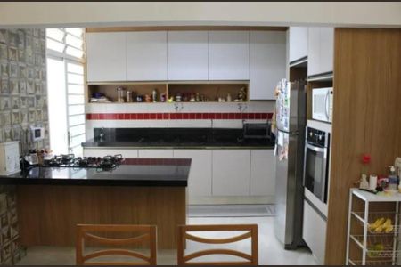 Casa à venda com 200m², 3 quartos e 3 vagas Casa à venda com 200m², 3 quartos e 3 vagasFoto 09