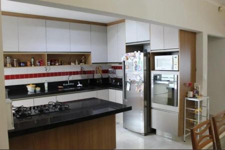 Casa à venda com 200m², 3 quartos e 3 vagas Casa à venda com 200m², 3 quartos e 3 vagasFoto 10