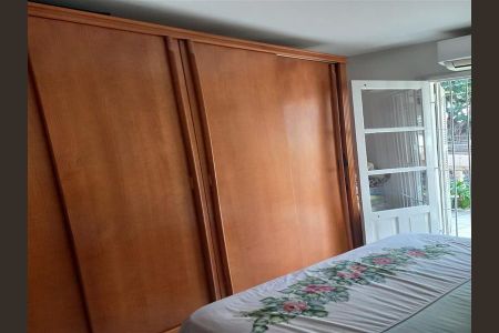 Casa à venda com 3 quartos, 242m² em Jardim Paraguacu, São Paulo
