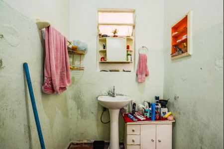 Casa à venda com 90m², 2 quartos e 2 vagas Casa à venda com 90m², 2 quartos e 2 vagasBanheiro