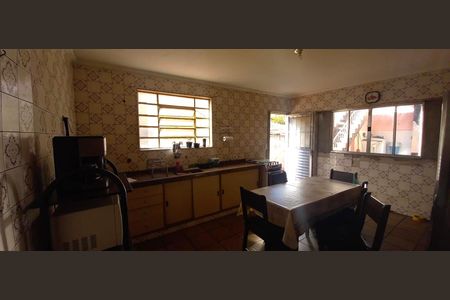 Casa à venda com 200m², 2 quartos e 1 vaga