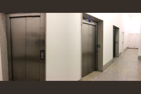 Apartamento à venda com 59m², 2 quartos e sem vaga Apartamento à venda com 59m², 2 quartos e sem vagaElevadores