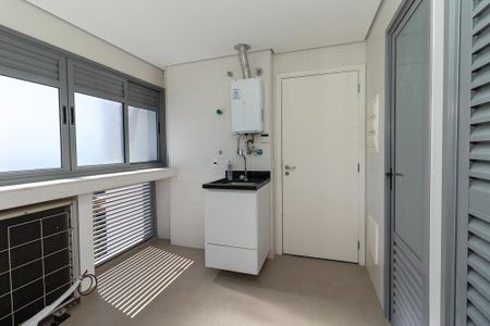 Apartamento à venda com 184m², 3 quartos e 3 vagas Apartamento à venda com 184m², 3 quartos e 3 vagasÁrea de Serviço