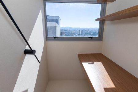 Apartamento à venda com 184m², 3 quartos e 3 vagas Apartamento à venda com 184m², 3 quartos e 3 vagasEscritório