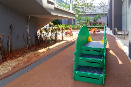 Apartamento à venda com 184m², 3 quartos e 3 vagas Apartamento à venda com 184m², 3 quartos e 3 vagasÁrea comum - Playground