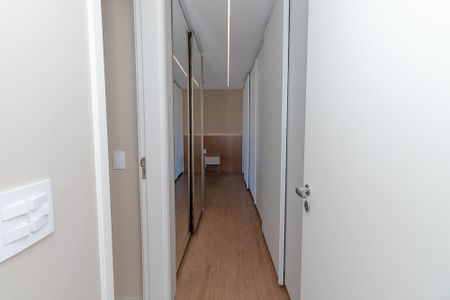 Apartamento à venda com 184m², 3 quartos e 3 vagas Apartamento à venda com 184m², 3 quartos e 3 vagasCloset da suíte 3