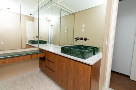 Apartamento à venda com 184m², 3 quartos e 3 vagas Apartamento à venda com 184m², 3 quartos e 3 vagasBanheiro da Suíte 3