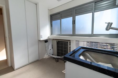 Apartamento à venda com 184m², 3 quartos e 3 vagas Apartamento à venda com 184m², 3 quartos e 3 vagasÁrea de Serviço