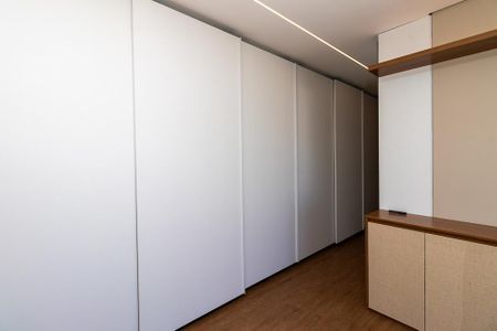 Apartamento à venda com 184m², 3 quartos e 3 vagas Apartamento à venda com 184m², 3 quartos e 3 vagasCloset da suíte 3