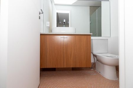 Apartamento à venda com 184m², 3 quartos e 3 vagas Apartamento à venda com 184m², 3 quartos e 3 vagasBanheiro da Suíte 1