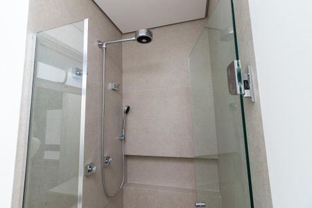 Apartamento à venda com 184m², 3 quartos e 3 vagas Apartamento à venda com 184m², 3 quartos e 3 vagasBanheiro da Suíte 1