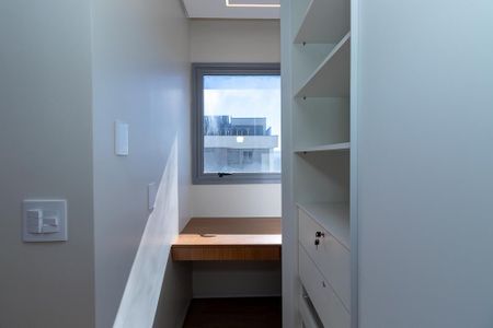 Apartamento à venda com 184m², 3 quartos e 3 vagas Apartamento à venda com 184m², 3 quartos e 3 vagasSuíte 1