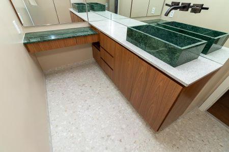 Apartamento à venda com 184m², 3 quartos e 3 vagas Apartamento à venda com 184m², 3 quartos e 3 vagasBanheiro da Suíte 3