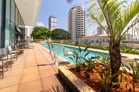 Apartamento à venda com 184m², 3 quartos e 3 vagas Apartamento à venda com 184m², 3 quartos e 3 vagasÁrea comum - Piscina