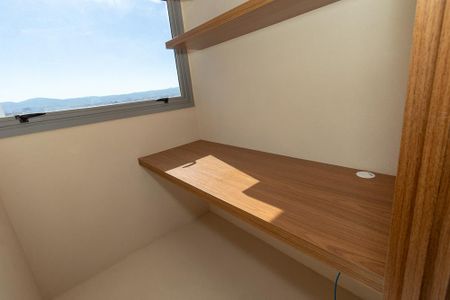 Apartamento à venda com 184m², 3 quartos e 3 vagas Apartamento à venda com 184m², 3 quartos e 3 vagasEscritório