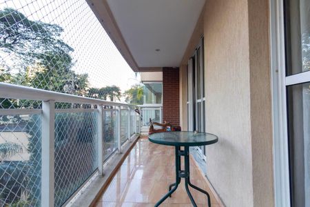 Apartamento à venda com 126m², 3 quartos e 3 vagasVaranda