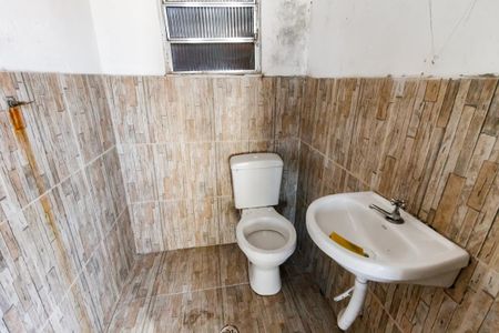 Banheiro de casa para alugar com 1 quarto, 37m² em Parque Arariba, São Paulo