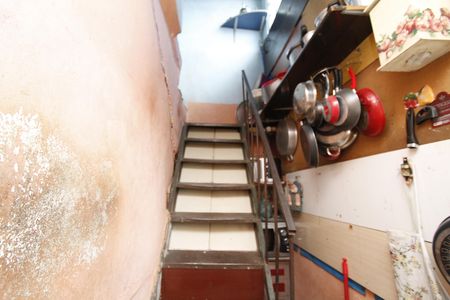 Escada de casa à venda com 2 quartos, 200m² em Vista Alegre, Belo Horizonte
