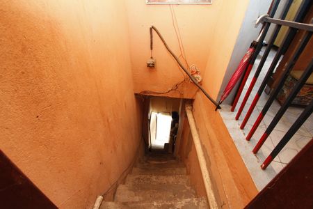 Escada de casa à venda com 2 quartos, 200m² em Vista Alegre, Belo Horizonte
